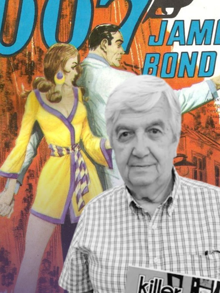 Germán Gabler junto a una portada de 007 James Bond