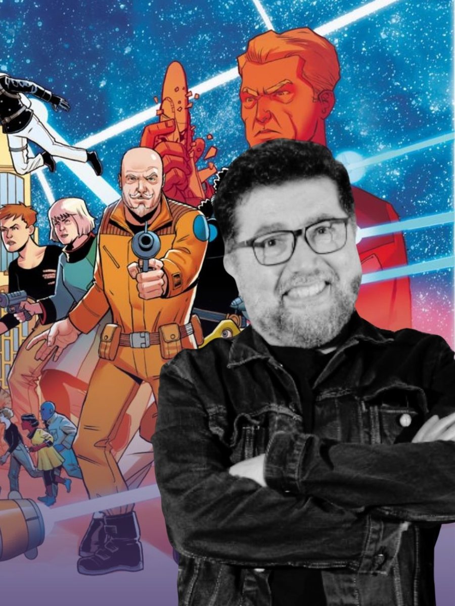 Gonzalo Martínez junto a su ilustración de Revolución en Orión Cinco