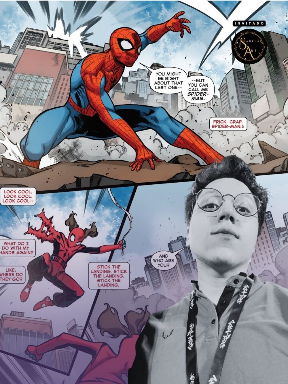 Moisés Hidalgo junto a una página de Spider-Man